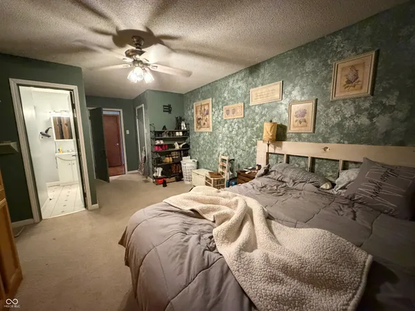 $259,900 | 686 East Wood Avenue, Clinton, IN 47842