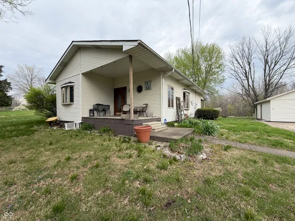 $259,900 | 686 East Wood Avenue, Clinton, IN 47842