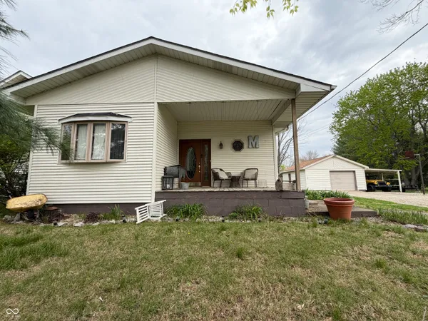 $259,900 | 686 East Wood Avenue, Clinton, IN 47842