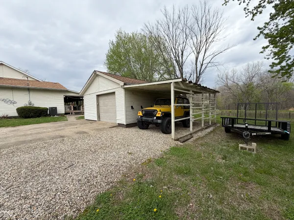 $259,900 | 686 East Wood Avenue, Clinton, IN 47842