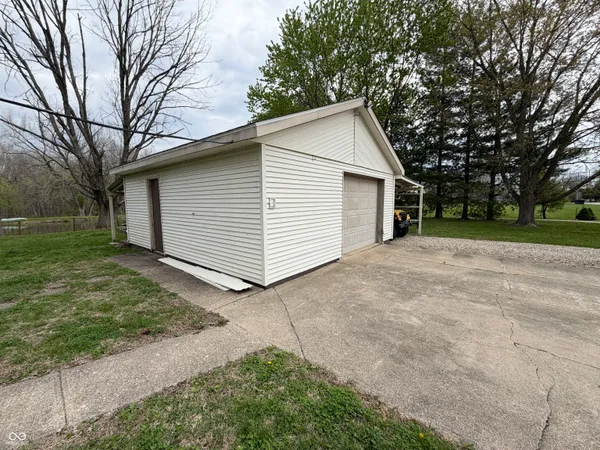 $259,900 | 686 East Wood Avenue, Clinton, IN 47842