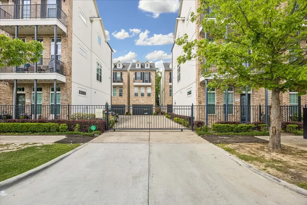 $3,900 | 1033 Ashland Street, Unit A, Houston, TX 77008