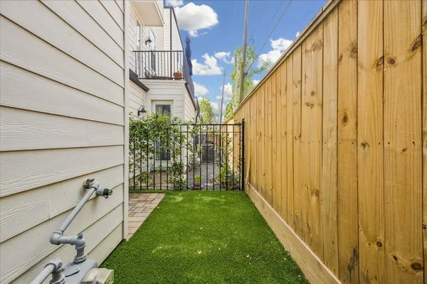 $3,900 | 1033 Ashland Street, Unit A, Houston, TX 77008