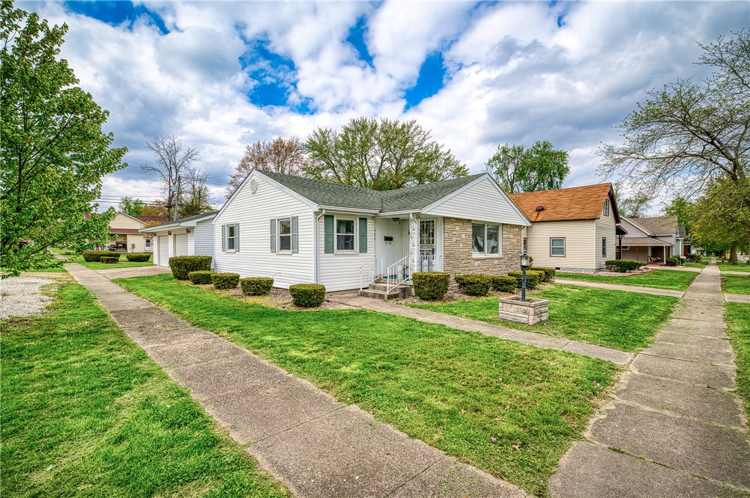 902 Locust Street Marshall, IL 62441 - Photo 2 of 21