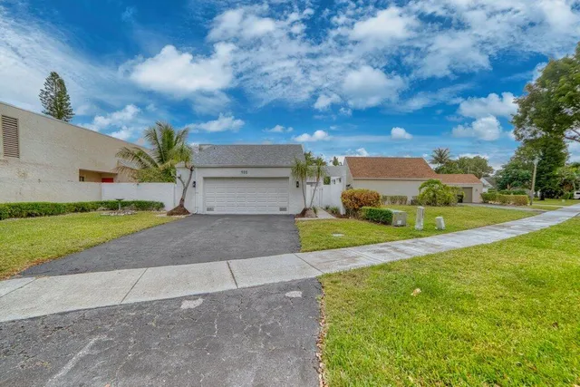 $569,900 | 905 Northwest 22nd Avenue, Delray Beach, FL 33445
