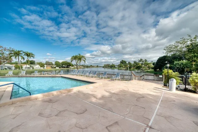 $569,900 | 905 Northwest 22nd Avenue, Delray Beach, FL 33445