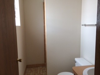 8714 Raintree Road Tinley Park, IL 60487 - Photo 7 of 13 a bathroom with a toilet