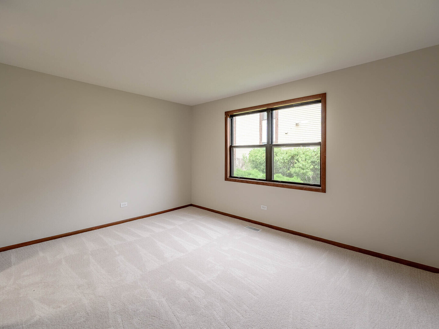 19211 Elm Drive, Unit 145 Country Club Hills, IL 60478 - Photo 12 of 16 an empty room with windows