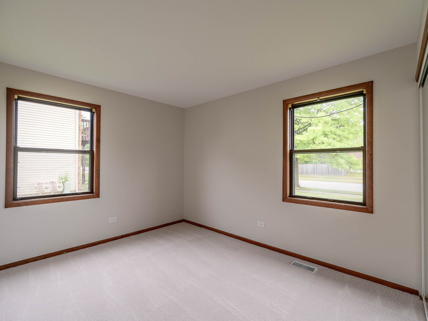 19211 Elm Drive, Unit 145 Country Club Hills, IL 60478 - Photo 13 of 16 an empty room with a window