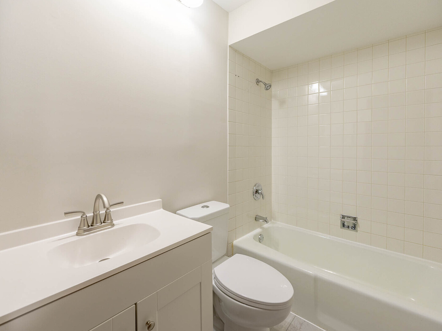 19211 Elm Drive, Unit 145 Country Club Hills, IL 60478 - Photo 14 of 16 a bathroom with a sink toilet vanity and bathtub