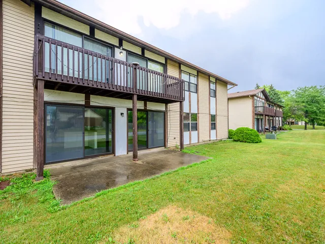 $124,900 | 19211 Elm Drive, Unit 145, Country Club Hills, IL 60478