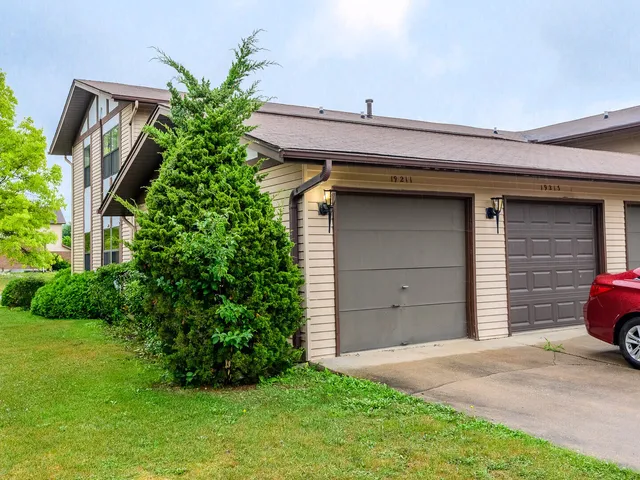 $124,900 | 19211 Elm Drive, Unit 145, Country Club Hills, IL 60478