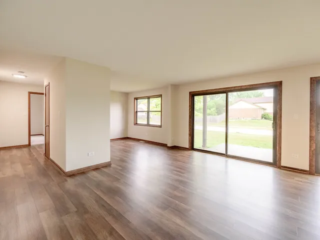 $124,900 | 19211 Elm Drive, Unit 145, Country Club Hills, IL 60478