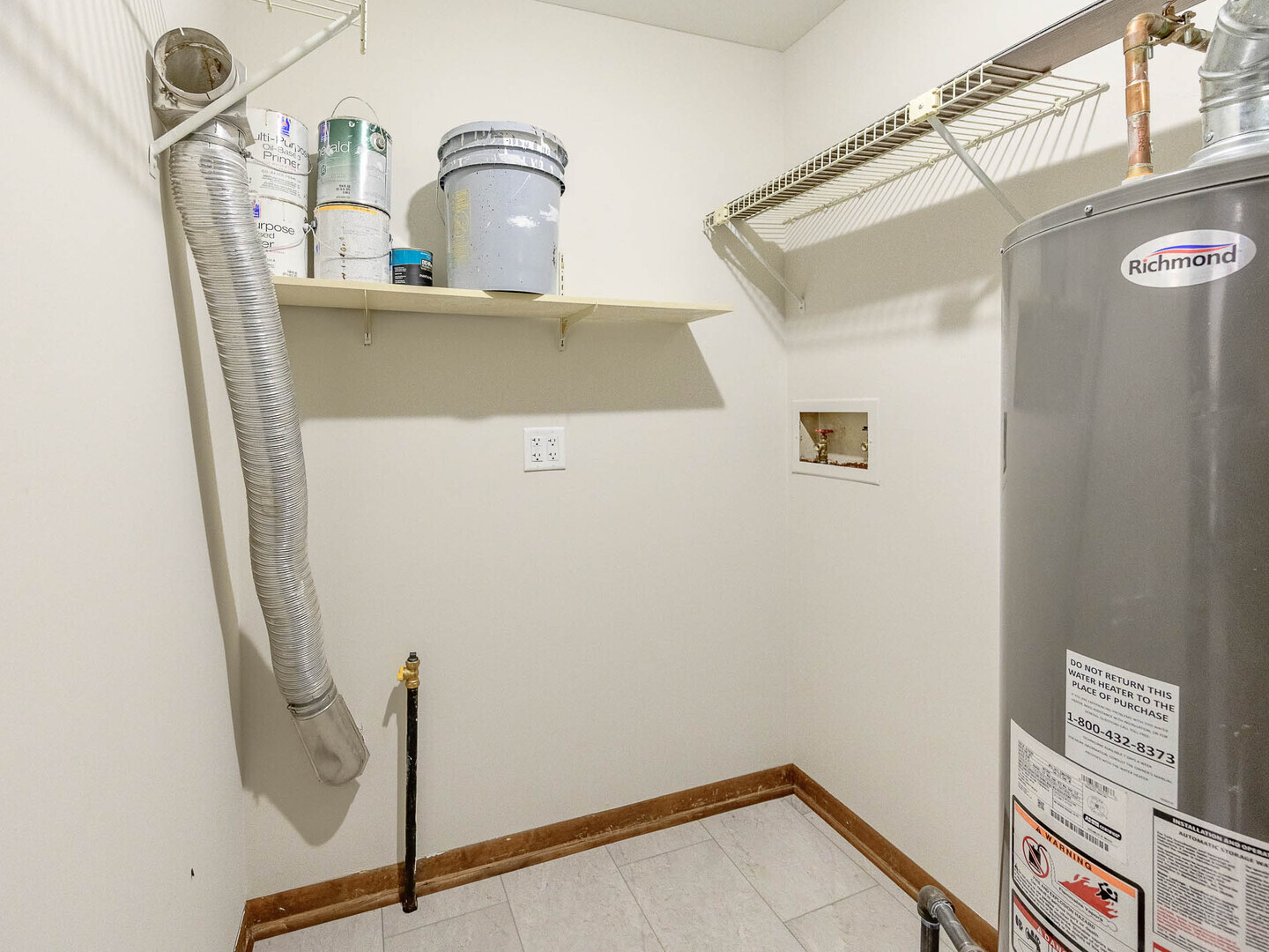 19211 Elm Drive, Unit 145 Country Club Hills, IL 60478 - Photo 10 of 16 a bathroom with a sink and mirror