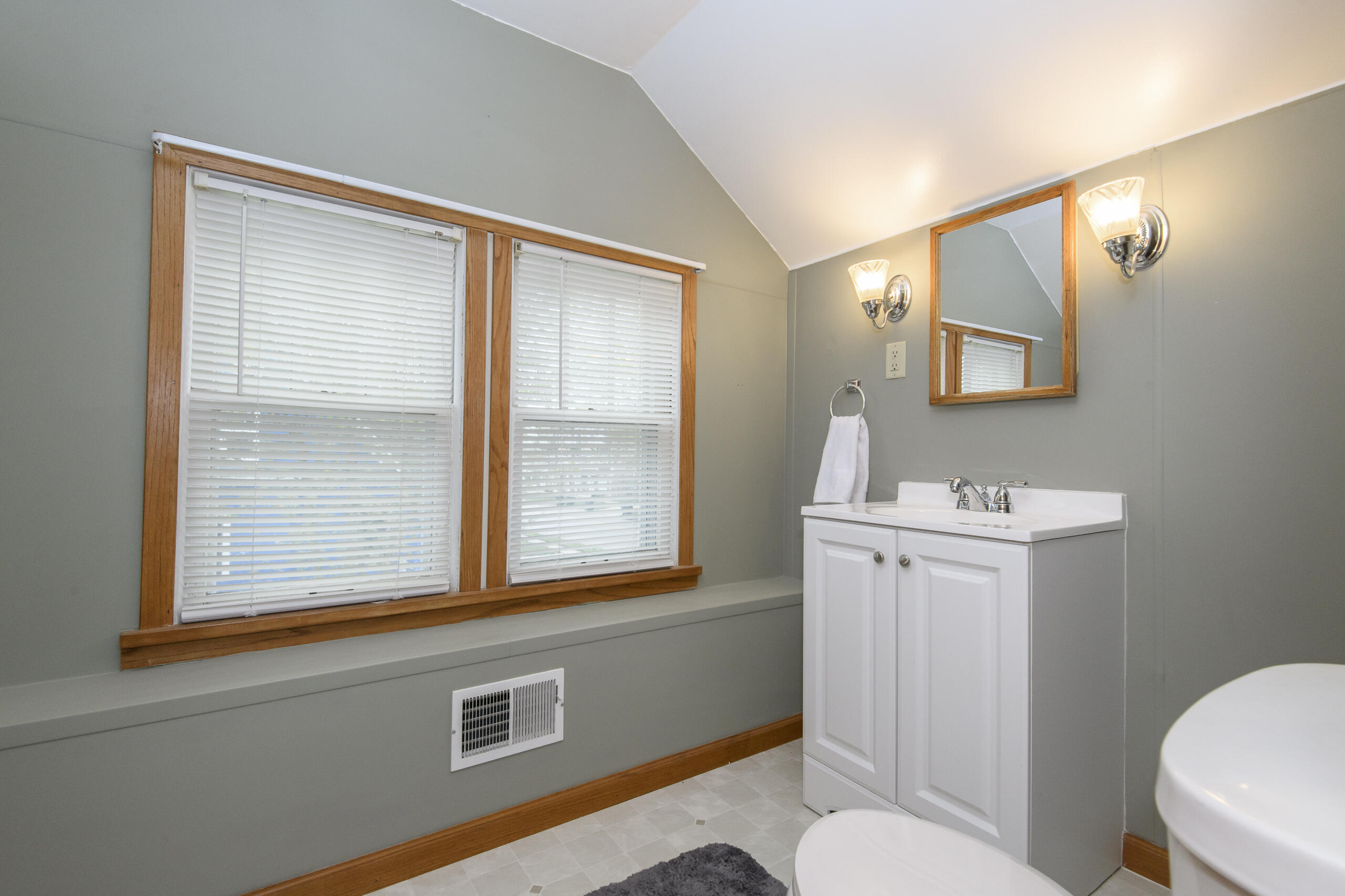 220 Fox Street Mukwonago, WI 53149 - Photo 27 of 44 Upper Bathroom