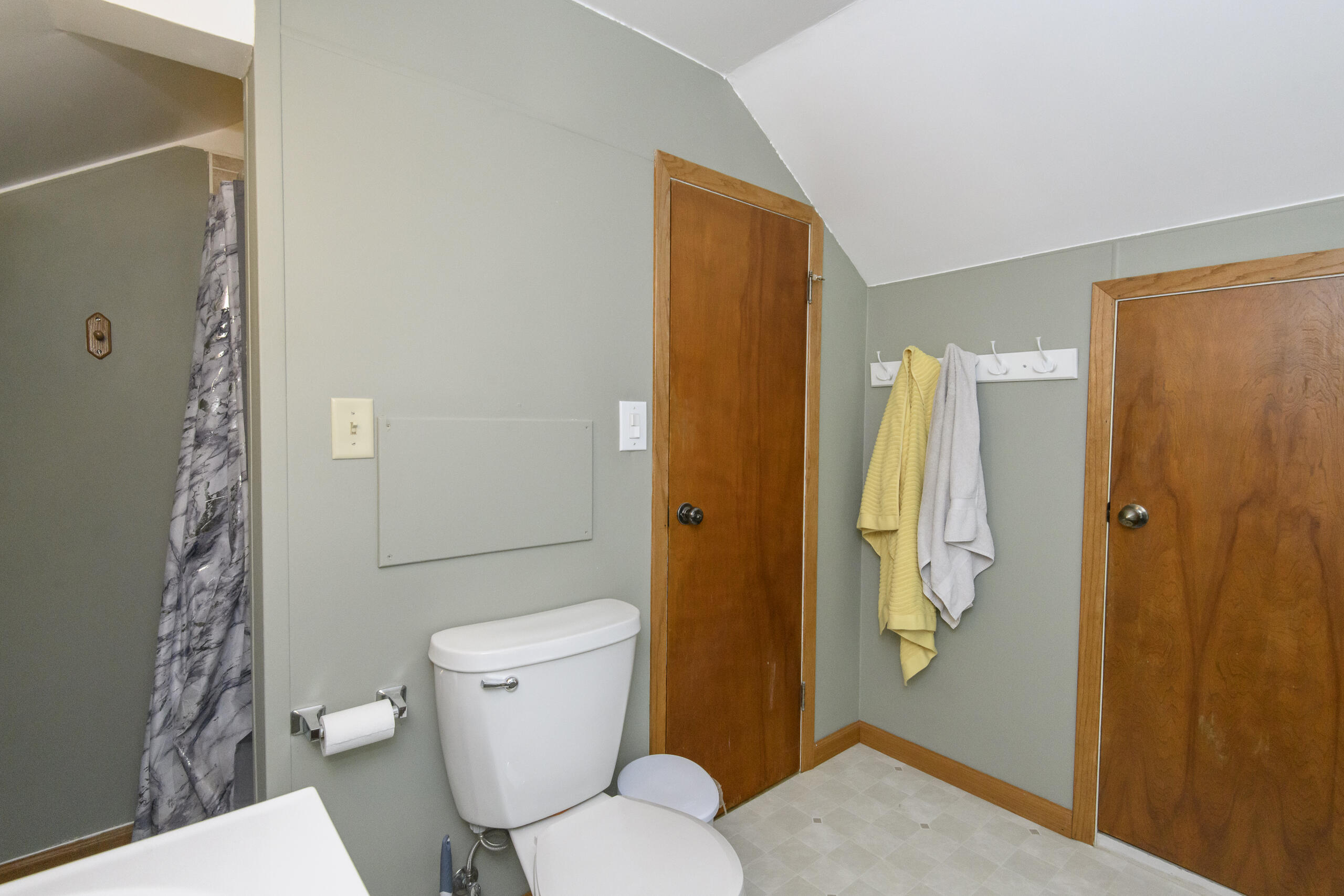 220 Fox Street Mukwonago, WI 53149 - Photo 29 of 44 Upper Bathroom