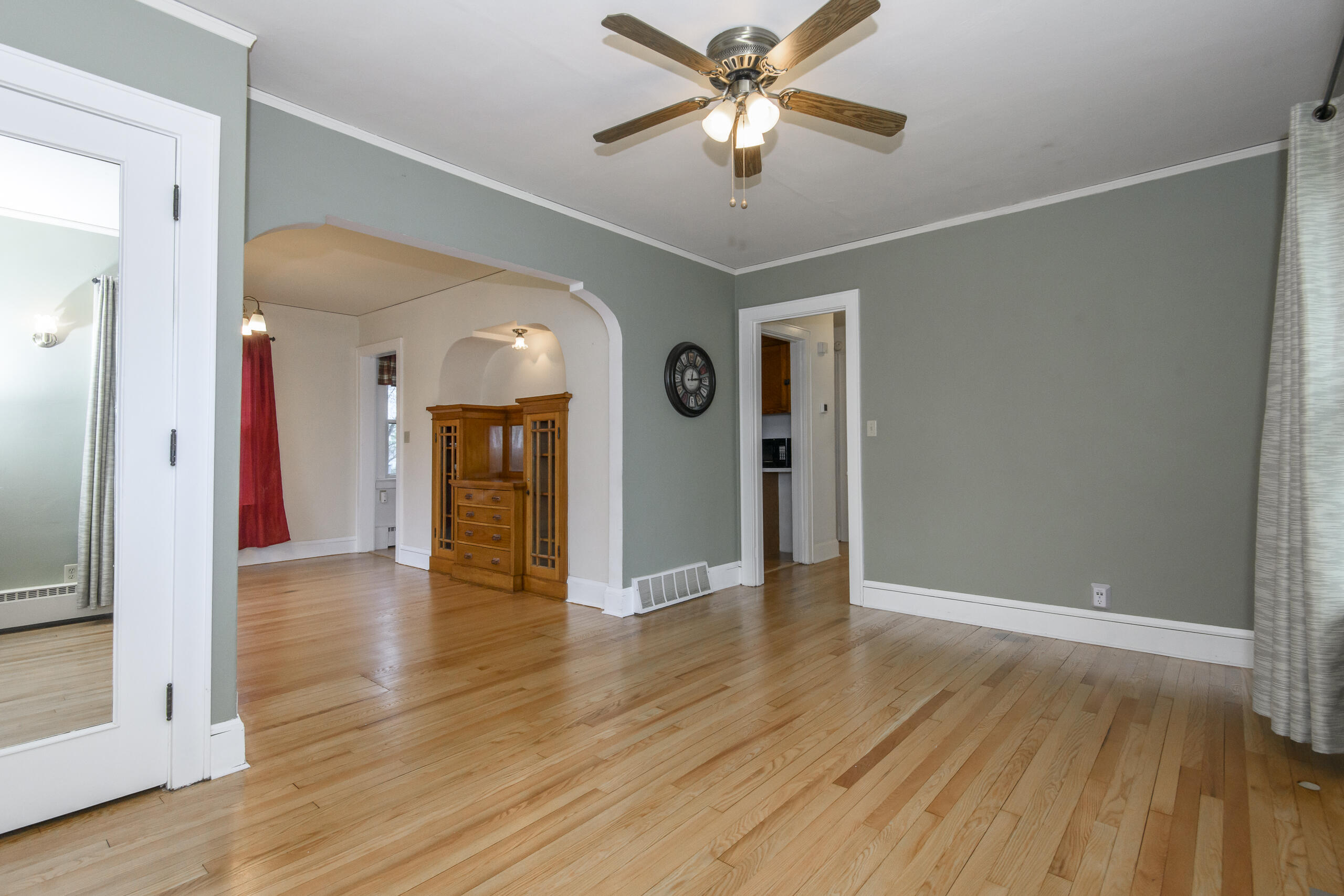 220 Fox Street Mukwonago, WI 53149 - Photo 6 of 44 Living Room