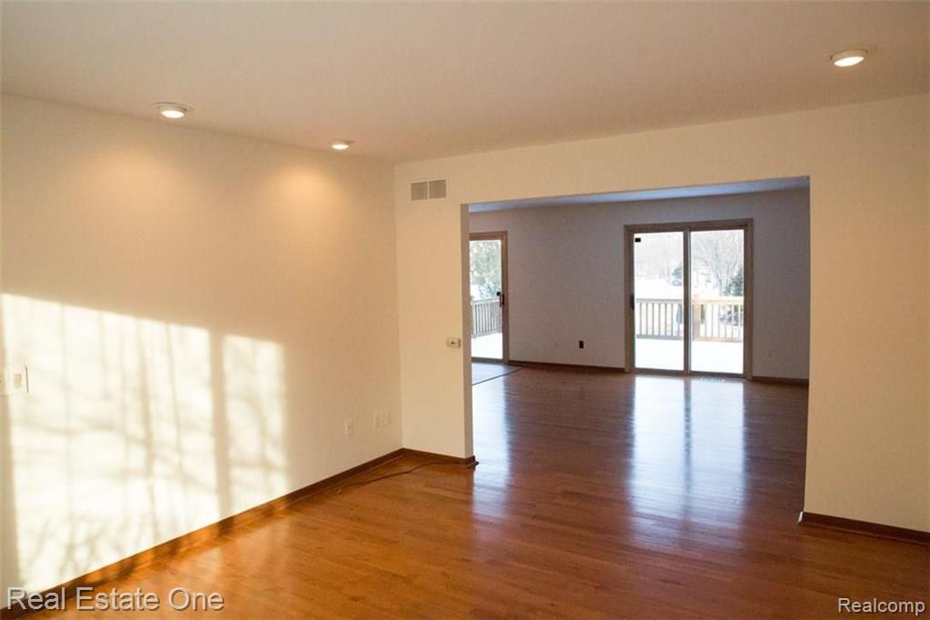 29800 Drake Road Farmington Hills, MI 48331 - Photo 21 of 44