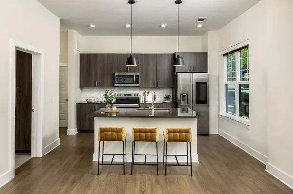 $1,915 | 1400 Lake Hearn Drive Northeast, Unit 2116, Brookhaven, GA 30319