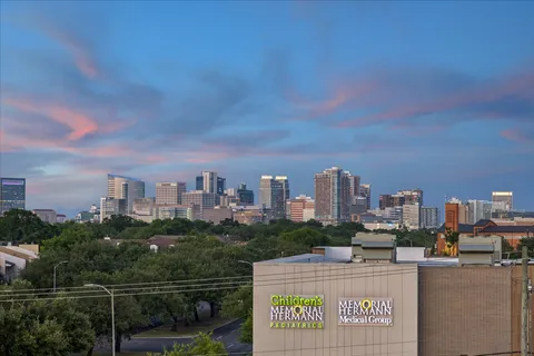 $1,299,000 | 20 Crain Sq Boulevard, Houston, TX 77025
