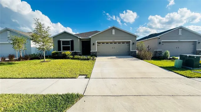 a front view of house with yard