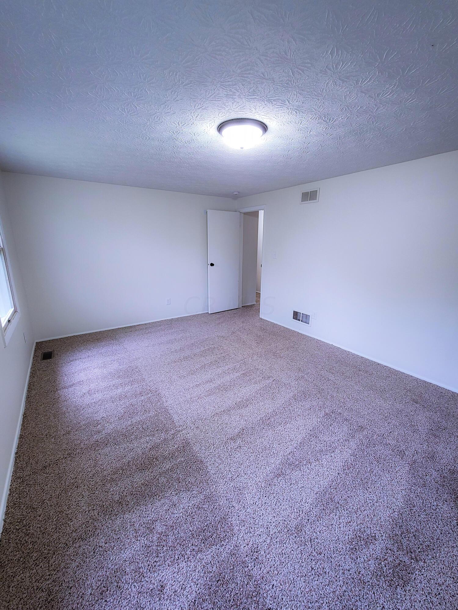 1652 Parkgate Road Columbus, OH 43229 - Photo 20 of 35 PSX_20220506_123037