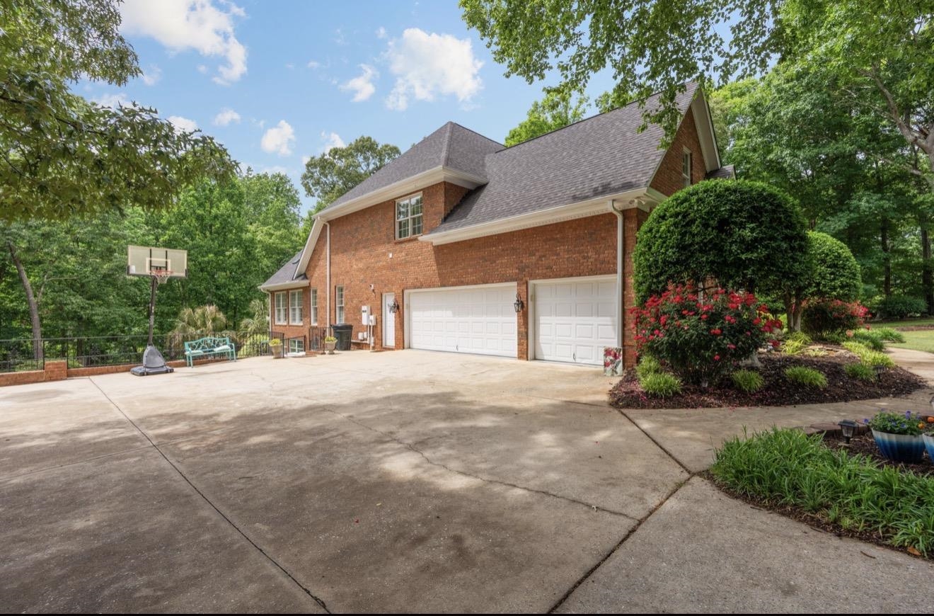 110 West Woodglen Road Spartanburg, SC 29301 - Photo 5 of 48