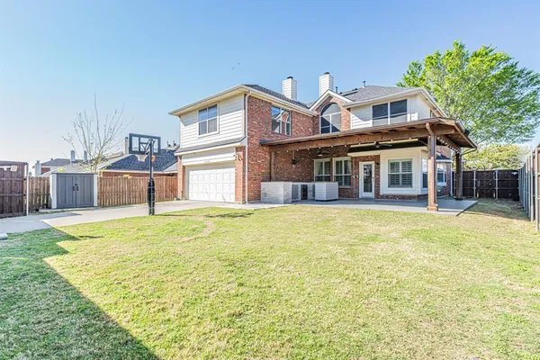 a house view with a outdoor space
