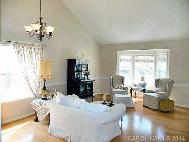 1915 Dundalk Road Charlotte, NC 28270 - Photo 3 of 16