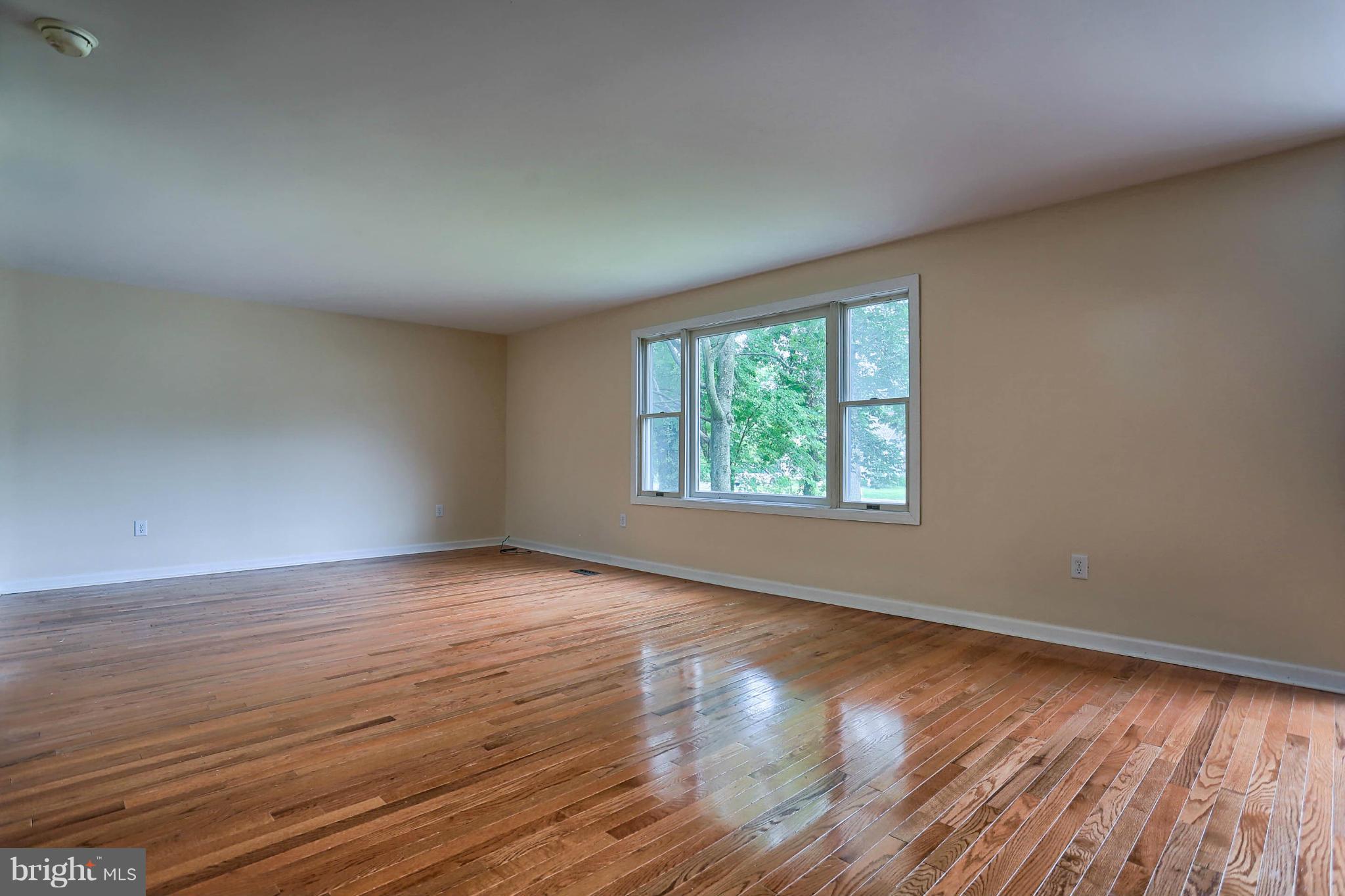 1703 Cape May Road Essex, MD 21221 - Photo 7 of 30 Living Room