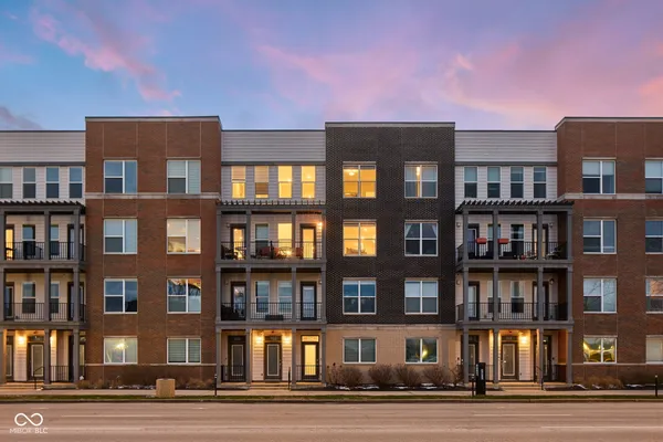$399,000 | 727 North Illinois Street, Unit 204, Indianapolis, IN 46204
