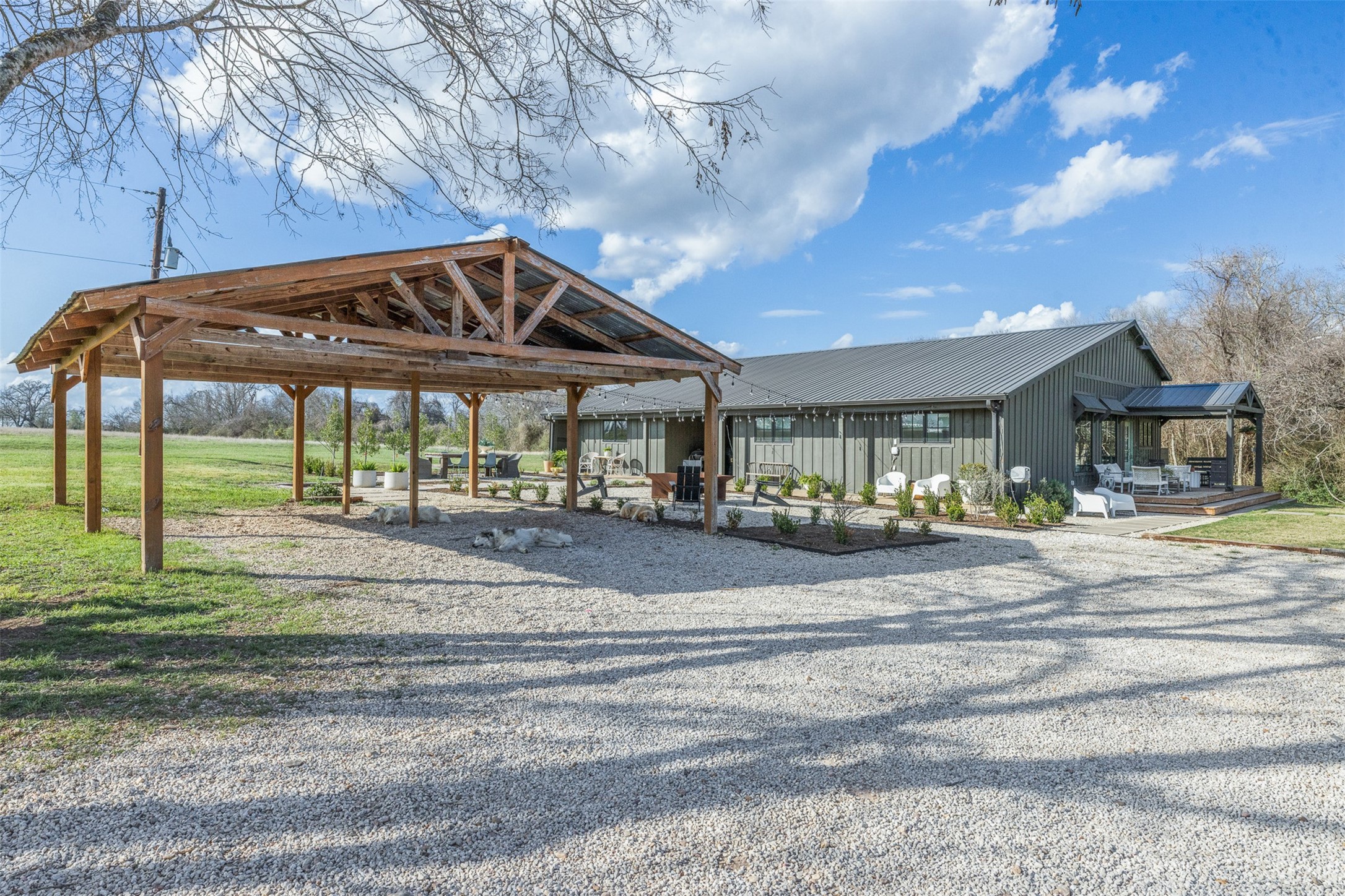 15294 Lake Road Bellville, TX 77418 - Photo 4 of 50