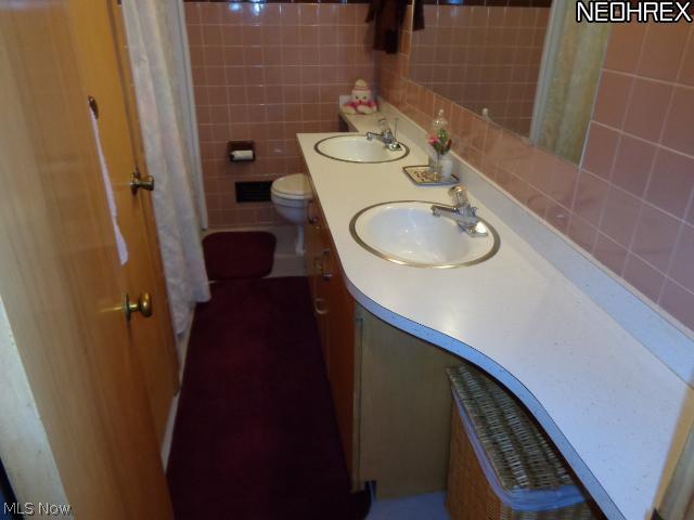 9200 Roxbury Road Parma Heights, OH 44130 - Photo 12 of 23 Main Bathroom
