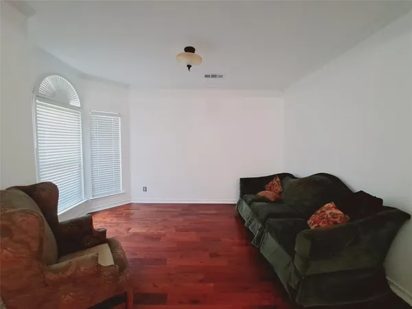 $2,700 | 1534 Chapman Drive, Lancaster, TX 75134