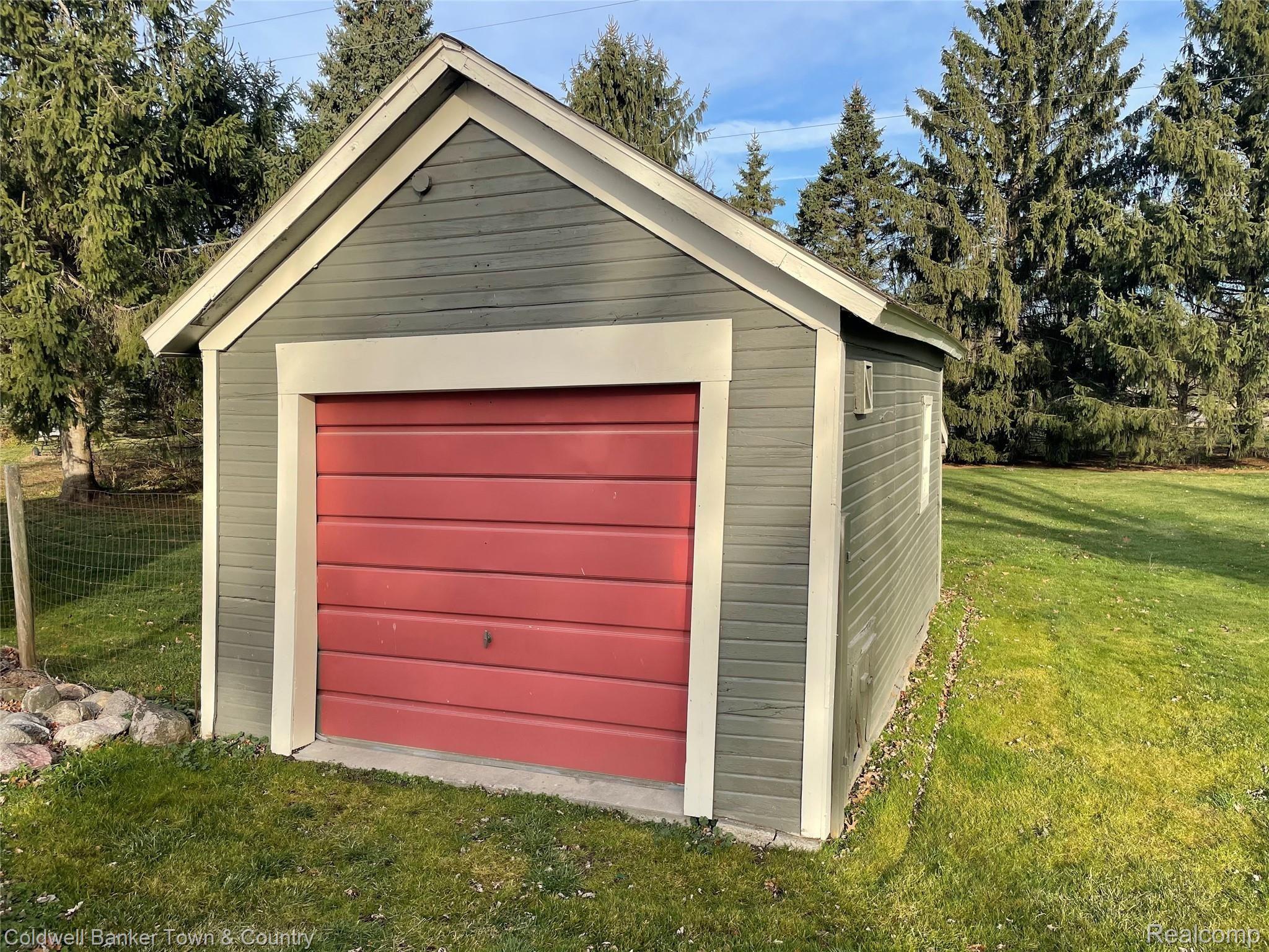 13845 Lone Tree Road Milford, MI 48380 - Photo 24 of 27 One Car Garage 12'X18'