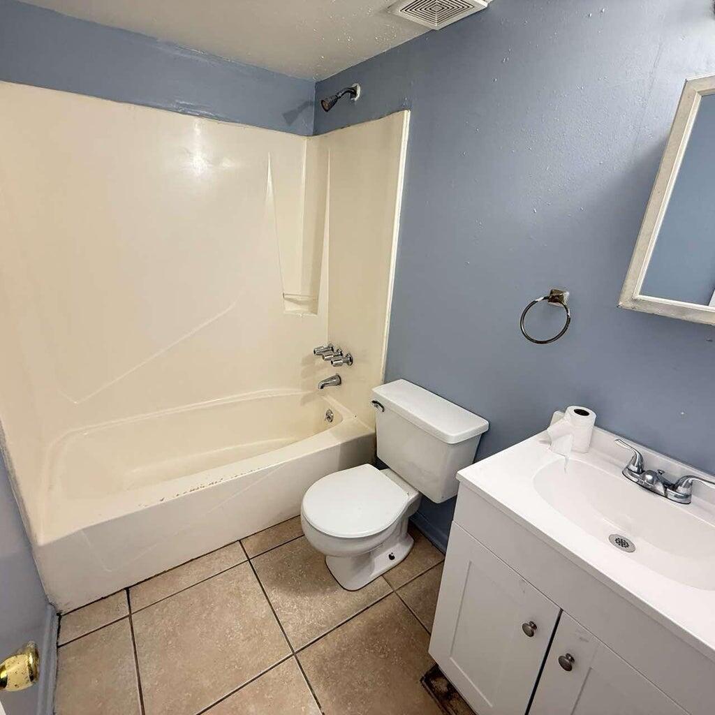 824 Tanager Road, Unit B Fort Walton Beach, FL 32547 - Photo 5 of 9 a bathroom with a sink toilet and shower