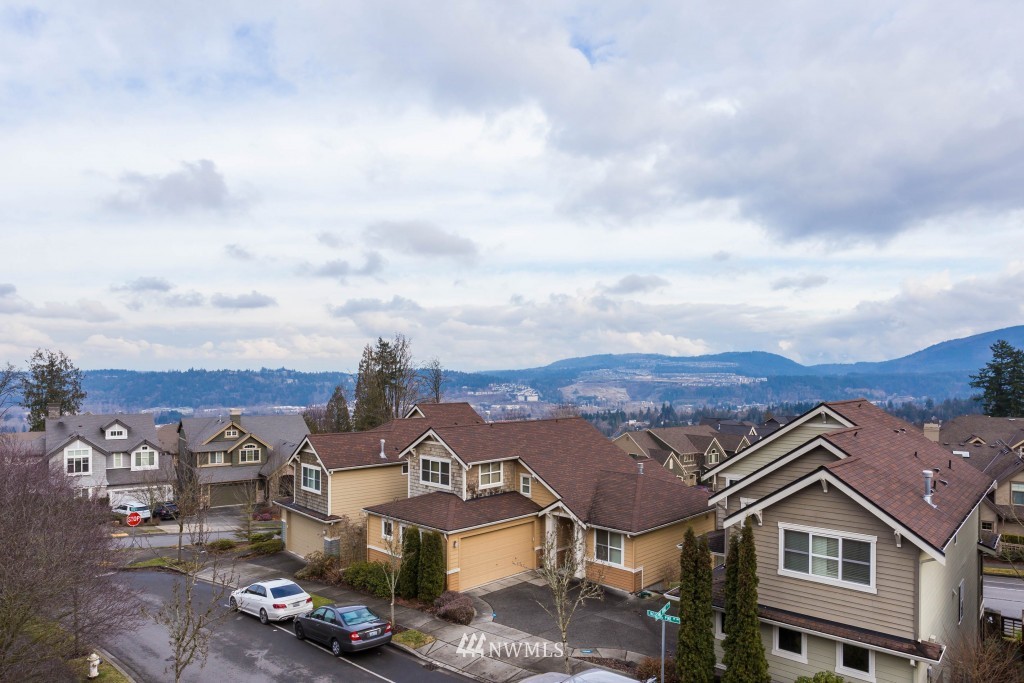 592 Alpine Ridge Place Northwest Issaquah, WA 98027 - Photo 2 of 25