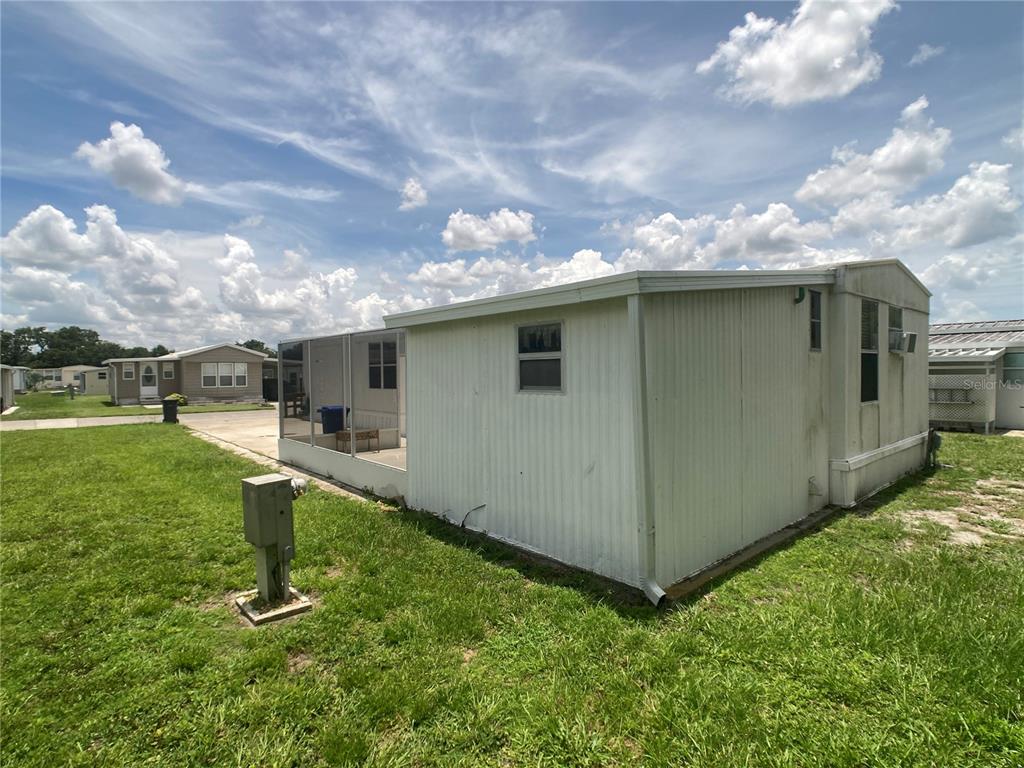 1710 7th Street Southwest, Unit 82 Ruskin, FL 33570 - Photo 19 of 19 a backyard of a house with table and chairs