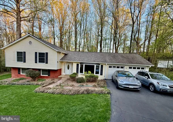 $3,400 | 12220 Tall Pines Court, Fairfax, VA 22030