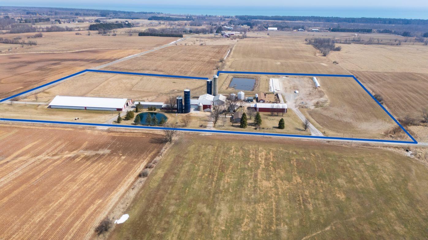 8223 Middle Road Oostburg, WI 53070 - Photo 15 of 74 DJI_20260330130615_0672_D