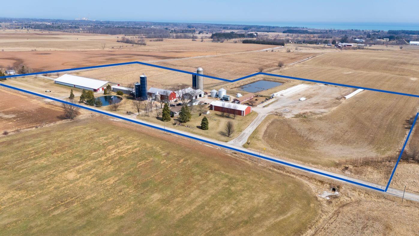 8223 Middle Road Oostburg, WI 53070 - Photo 16 of 74 DJI_20260330130749_0678_D