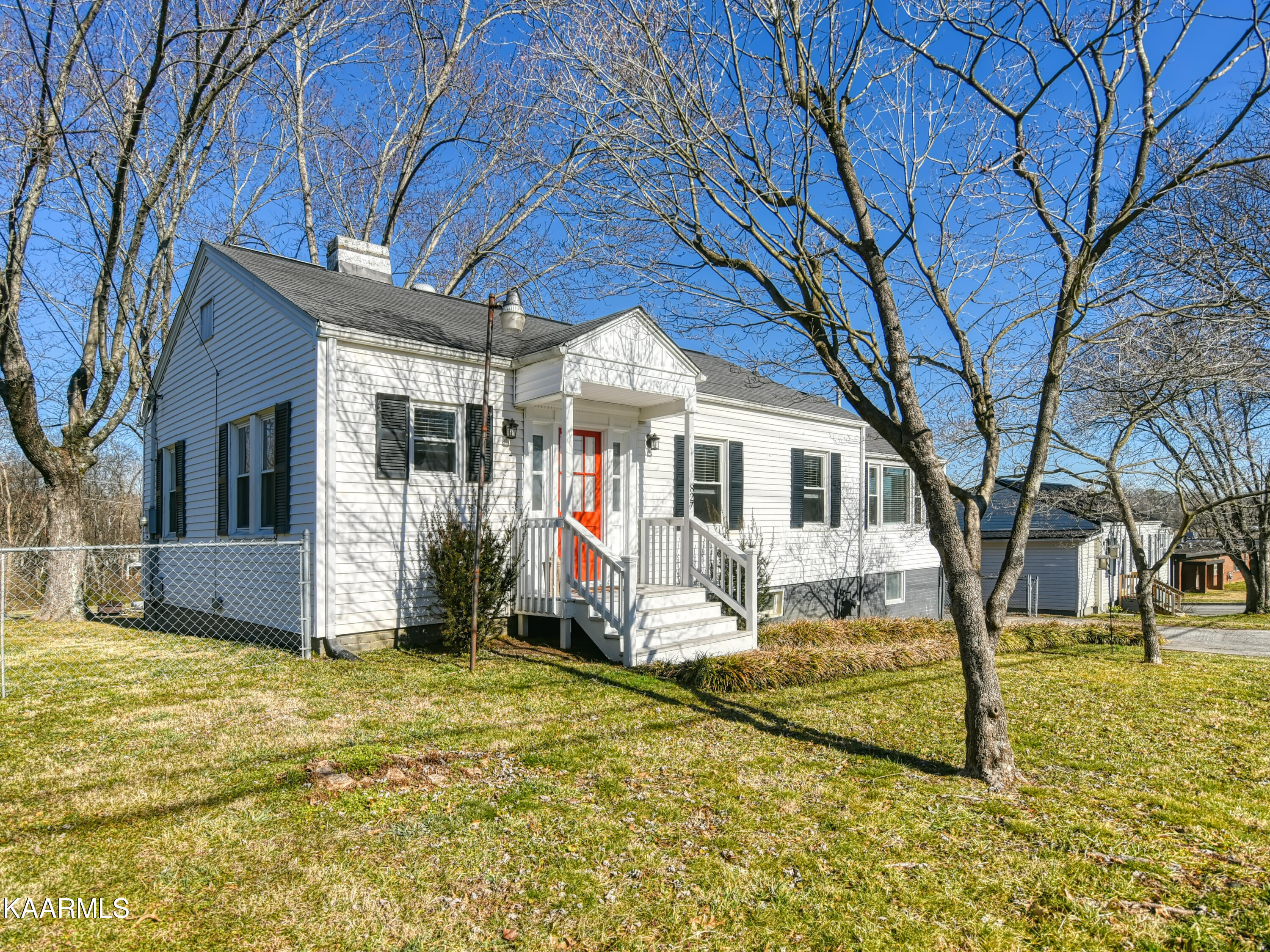 827 East Lincoln Road Alcoa, TN 37701 - Photo 1 of 22 827 E Lincoln