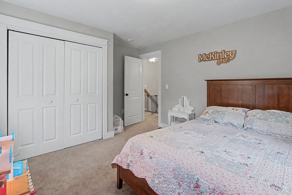 377 Rebecca Road Northbridge, MA 01588 - Photo 17 of 40