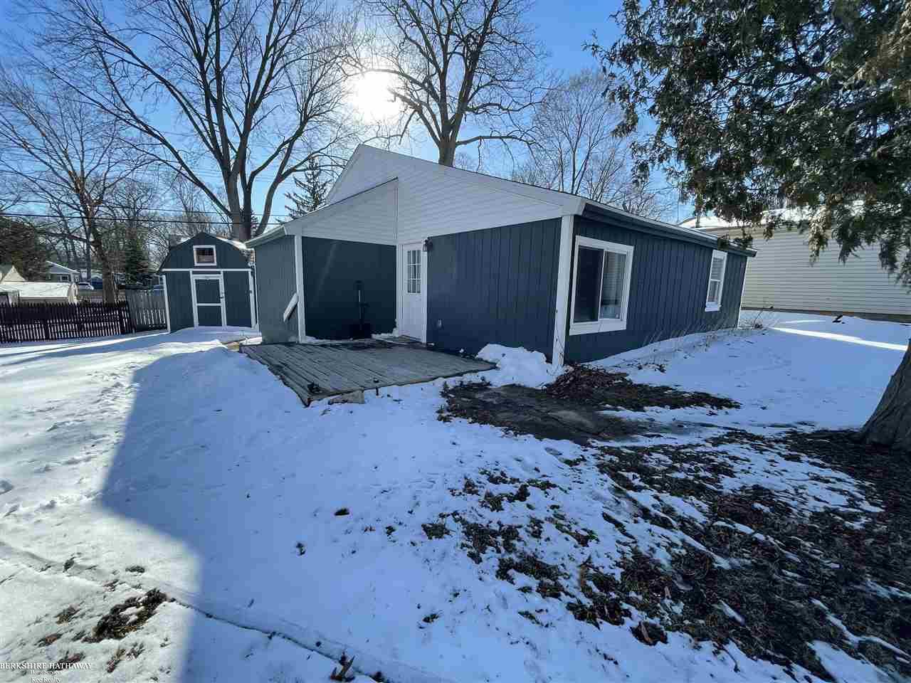 4009 Mapleleaf Road Waterford, MI 48328 - Photo 1 of 14 50066473.JPG