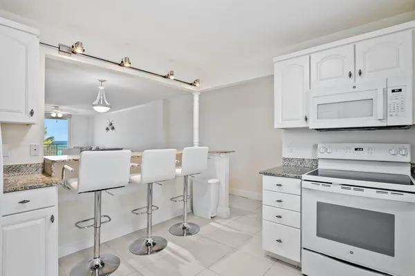 $599,000 | 1051 Hillsboro Mile, Unit 305E, Hillsboro Beach, FL 33064