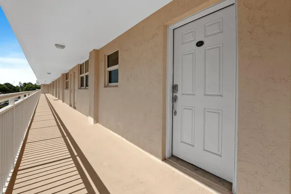 $599,000 | 1051 Hillsboro Mile, Unit 305E, Hillsboro Beach, FL 33064