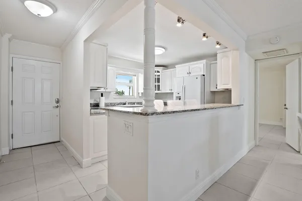 $599,000 | 1051 Hillsboro Mile, Unit 305E, Hillsboro Beach, FL 33064