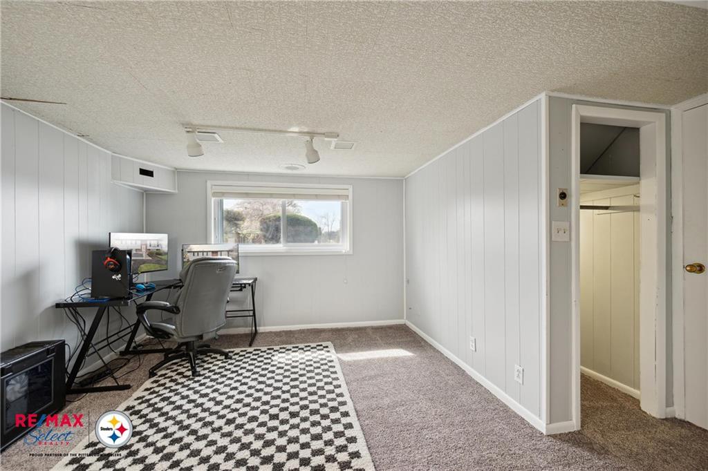 132 Shafer Road Coraopolis, PA 15108 - Photo 30 of 39 a bedroom with a workspace