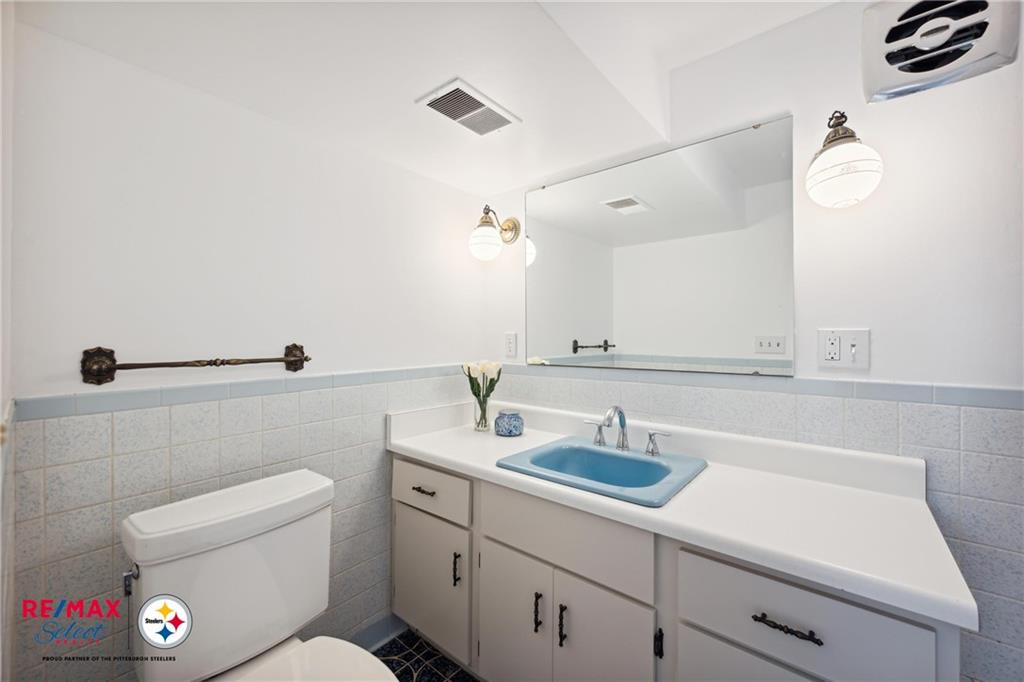 132 Shafer Road Coraopolis, PA 15108 - Photo 31 of 39 a bathroom with a toilet sink and mirror