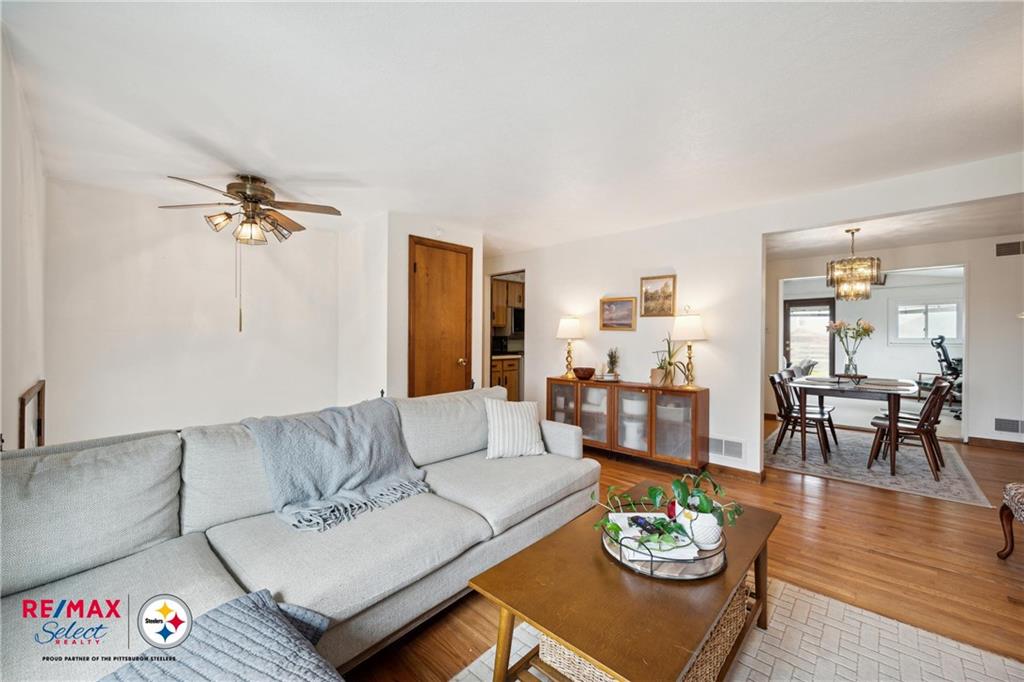 132 Shafer Road Coraopolis, PA 15108 - Photo 10 of 39 a living room with furniture and a table